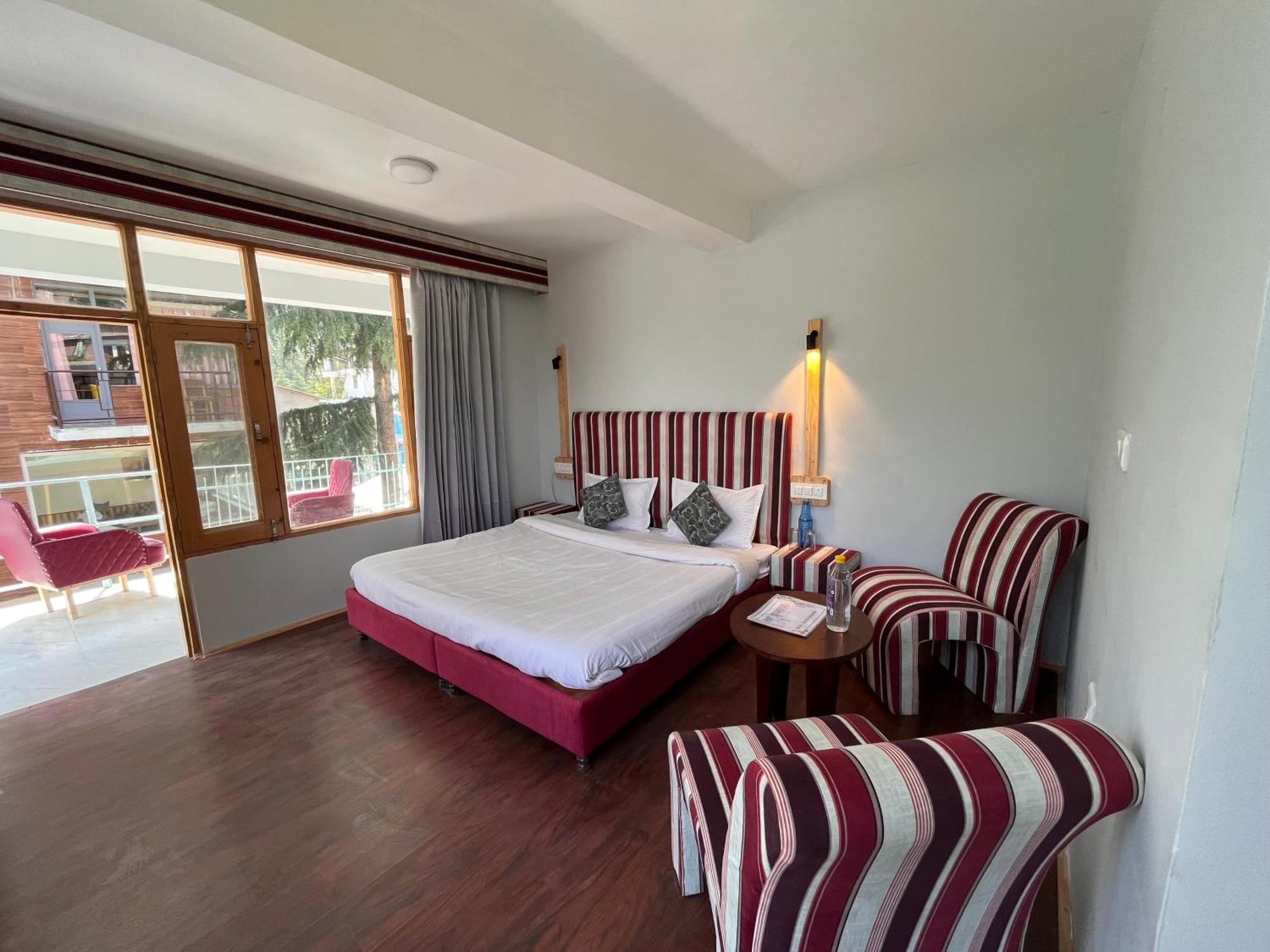 Hotel English Rose, #Personal Parking, #Petfriendly, #Garden, #Bonfire Under The Stars Manāli Extérieur photo
