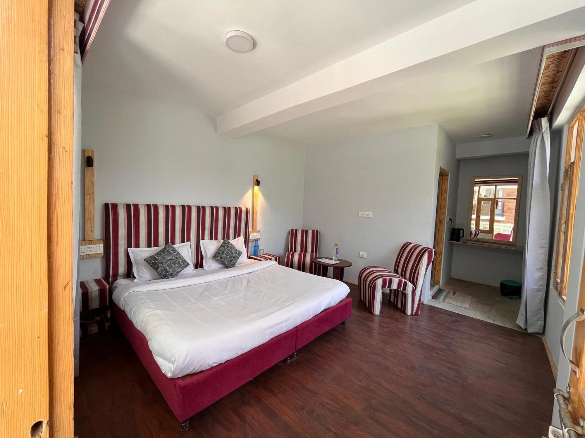 Hotel English Rose, #Personal Parking, #Petfriendly, #Garden, #Bonfire Under The Stars Manāli Extérieur photo