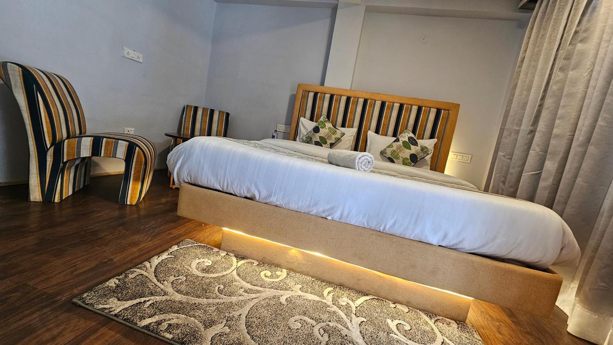 Hotel English Rose, #Personal Parking, #Petfriendly, #Garden, #Bonfire Under The Stars Manāli Extérieur photo