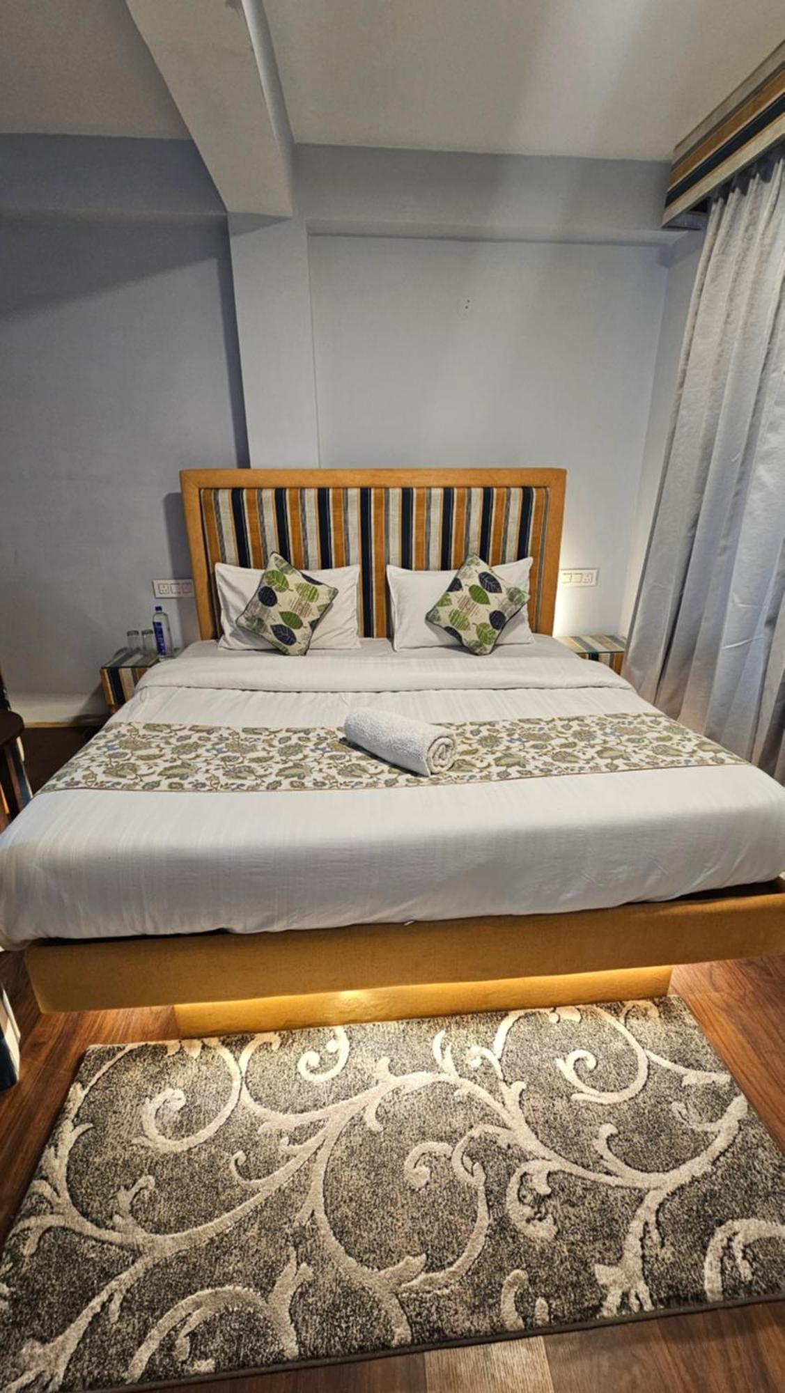Hotel English Rose, #Personal Parking, #Petfriendly, #Garden, #Bonfire Under The Stars Manāli Extérieur photo