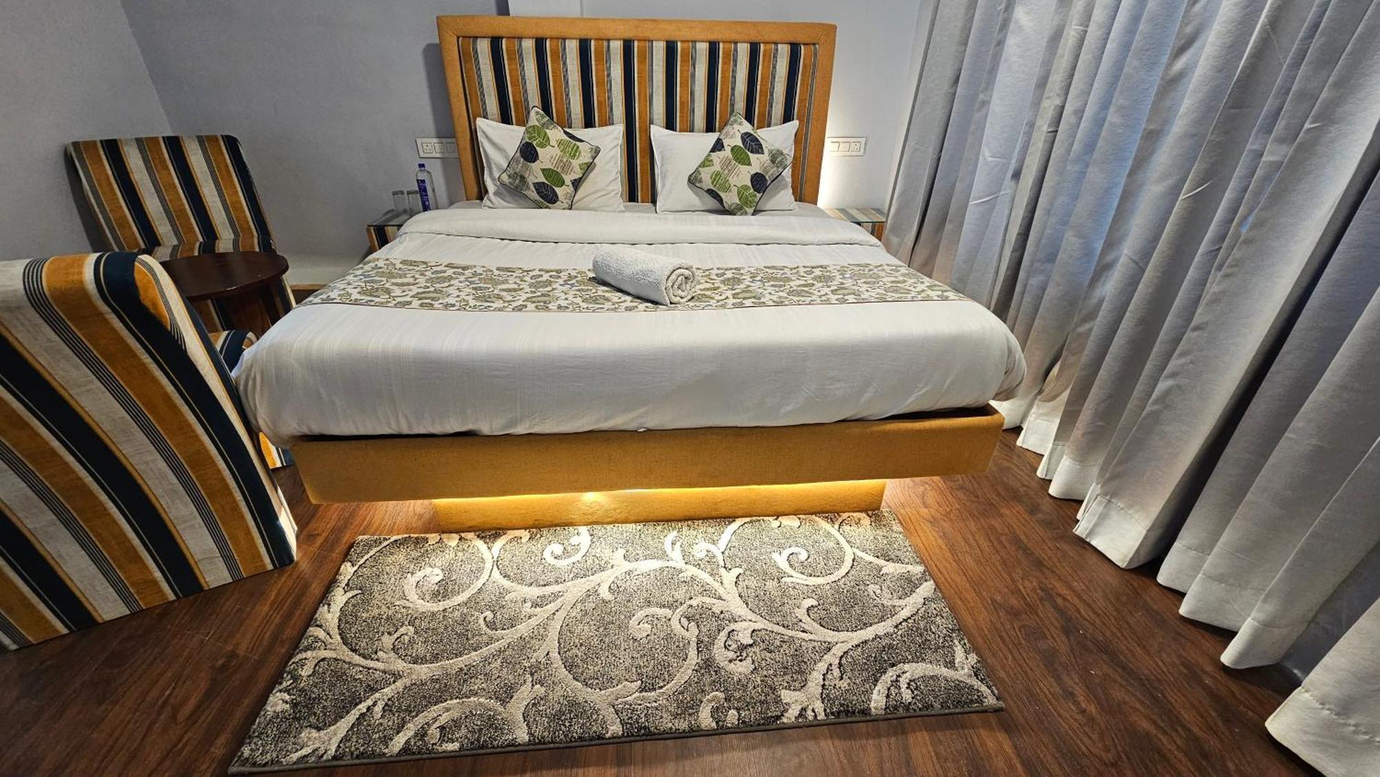 Hotel English Rose, #Personal Parking, #Petfriendly, #Garden, #Bonfire Under The Stars Manāli Extérieur photo