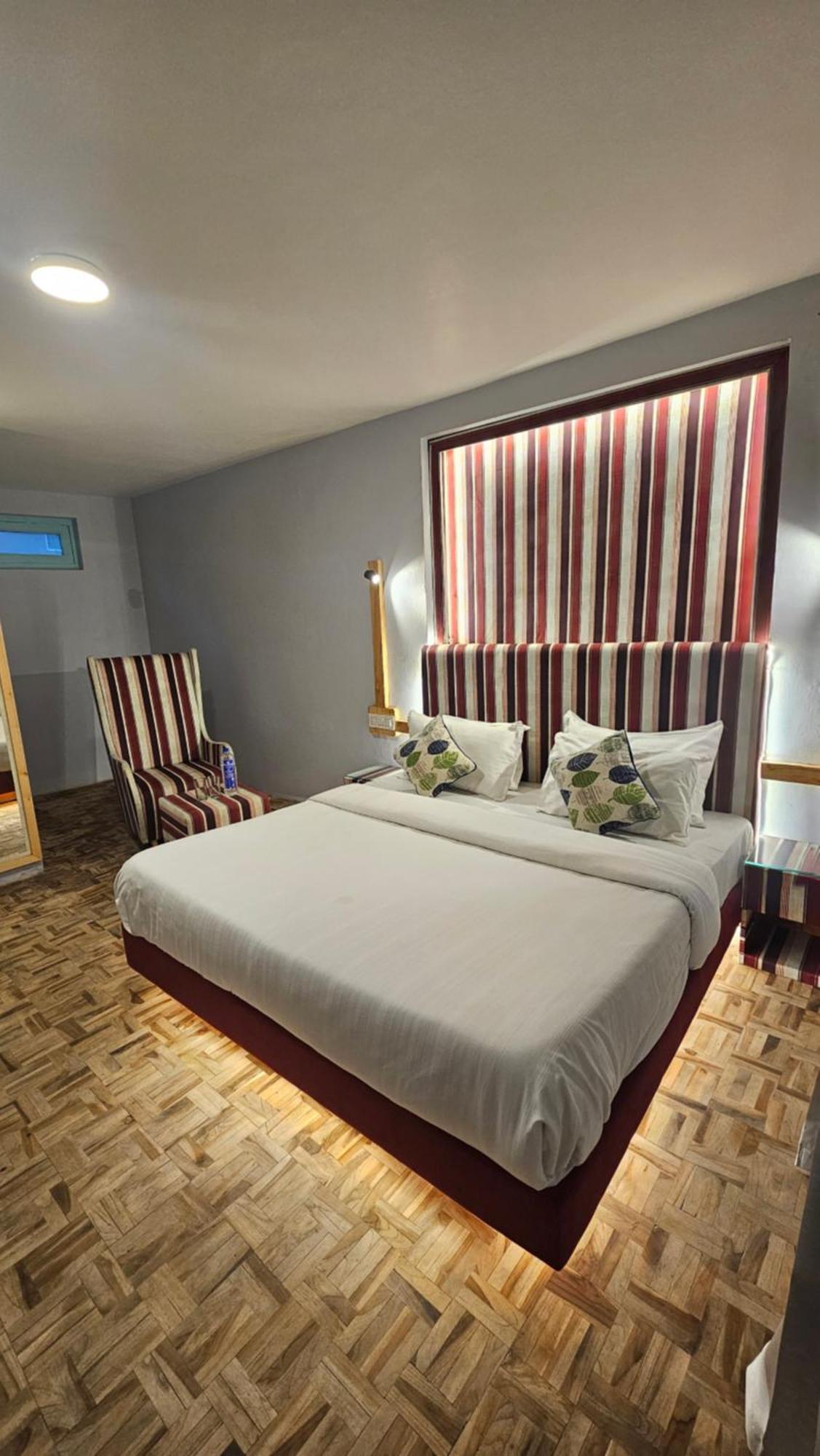 Hotel English Rose, #Personal Parking, #Petfriendly, #Garden, #Bonfire Under The Stars Manāli Extérieur photo