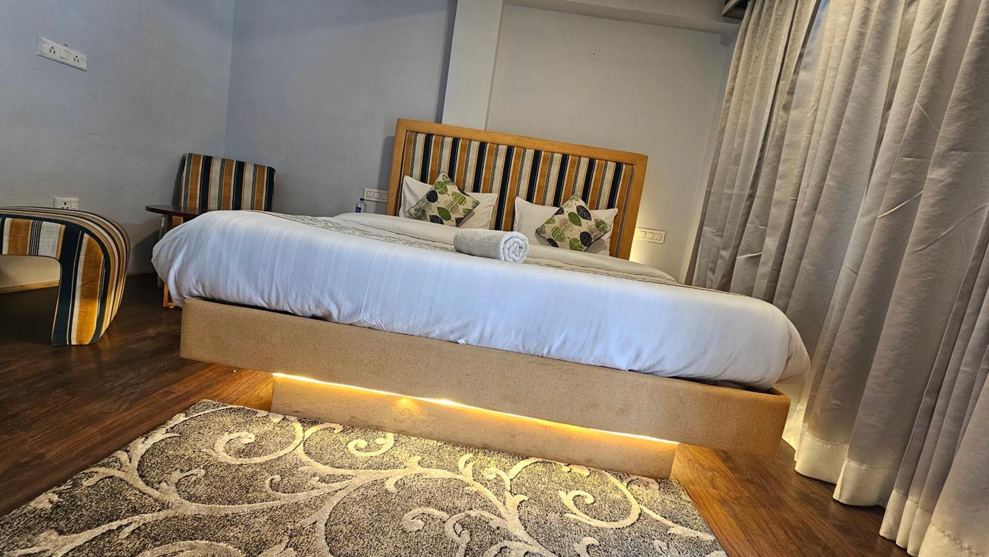Hotel English Rose, #Personal Parking, #Petfriendly, #Garden, #Bonfire Under The Stars Manāli Extérieur photo