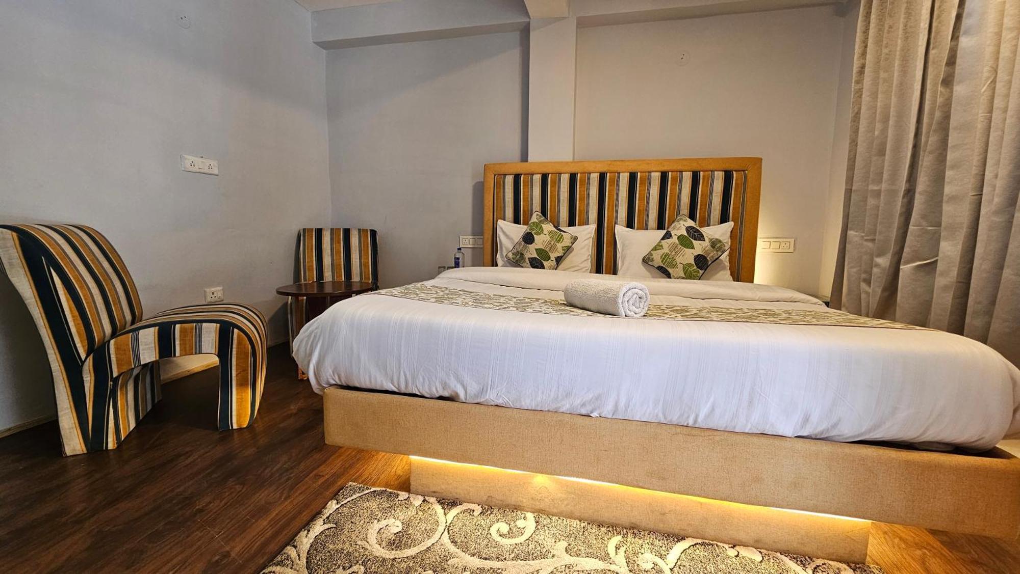 Hotel English Rose, #Personal Parking, #Petfriendly, #Garden, #Bonfire Under The Stars Manāli Extérieur photo