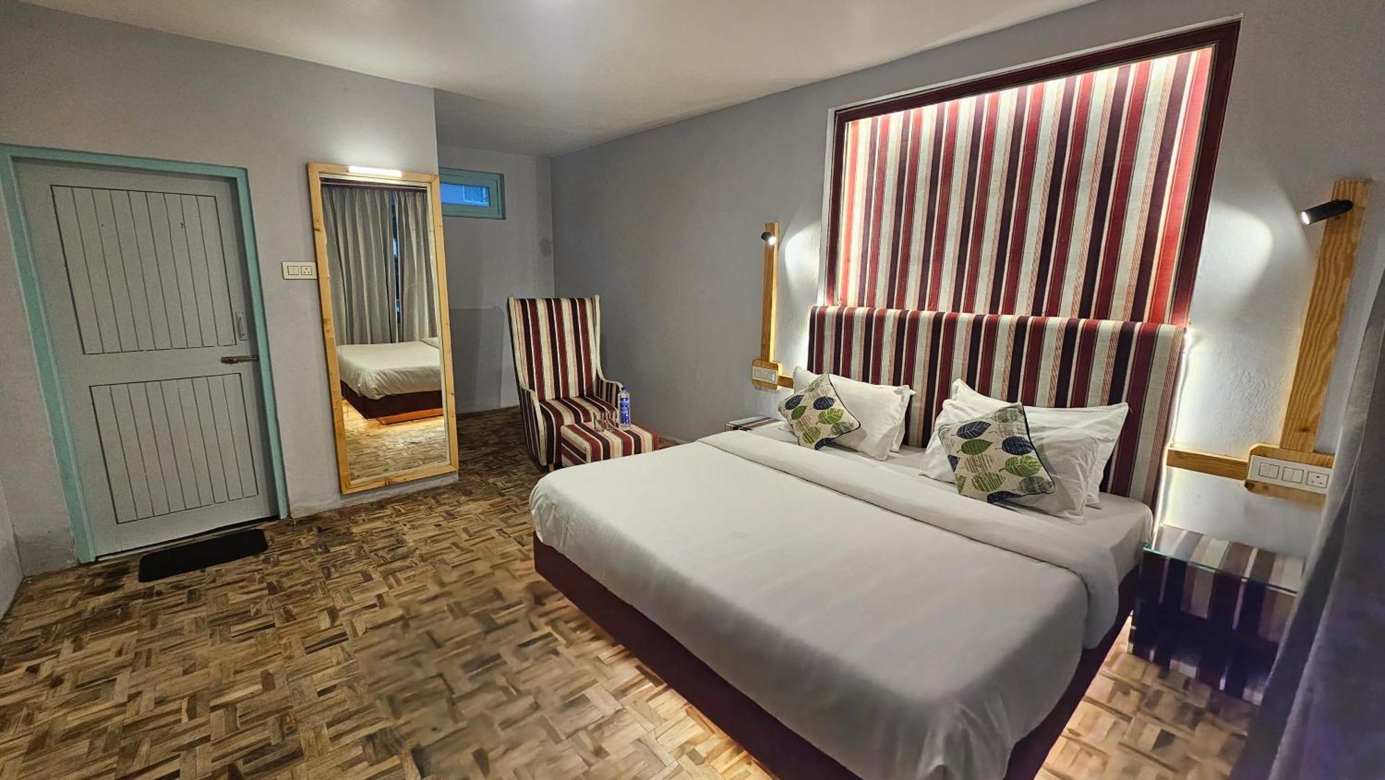 Hotel English Rose, #Personal Parking, #Petfriendly, #Garden, #Bonfire Under The Stars Manāli Extérieur photo
